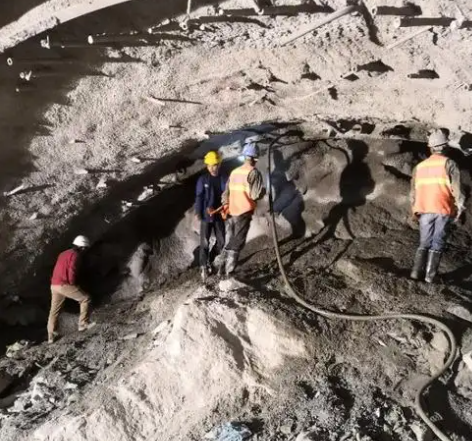 林周拱顶带模注浆料的施工流程及注意事项